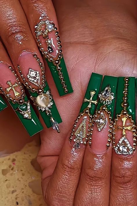 Green Bling Nails, Crazy Nails Ideas, Long Coffin Nail Ideas, Crazy Nail Designs, Junk Nails, Drip Nails, Classy Acrylic Nails, Exotic Nails, Really Cute Nails