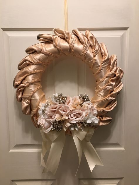 A wreath made from used/dead ballet pointe shoes. Pointe Shoes Decoration, First Pointe Shoes Display, Old Pointe Shoes Display, Things To Do With Old Pointe Shoes, Bedazzled Pointe Shoes, Pointe Shoe Christmas Tree, Decorated Pointe Shoes Diy, Painting Pointe Shoes, What To Do With Old Pointe Shoes