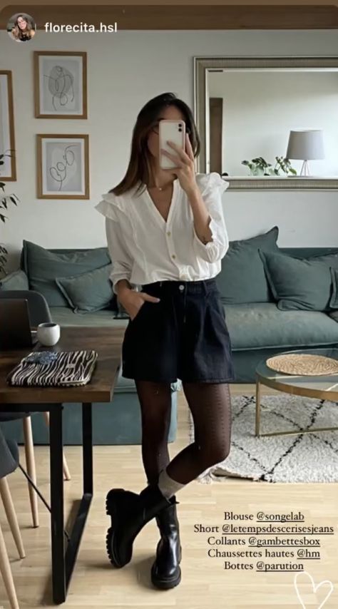 Shorts Autumn Outfit, Jupe Short Outfit, Shorts Outfits Winter, Romantic Style Outfit Casual, Outfit Date Casual, Shorts Winter Outfit, Leder Shorts Outfit, Patterned Tights Outfit, Winter Shorts Outfits