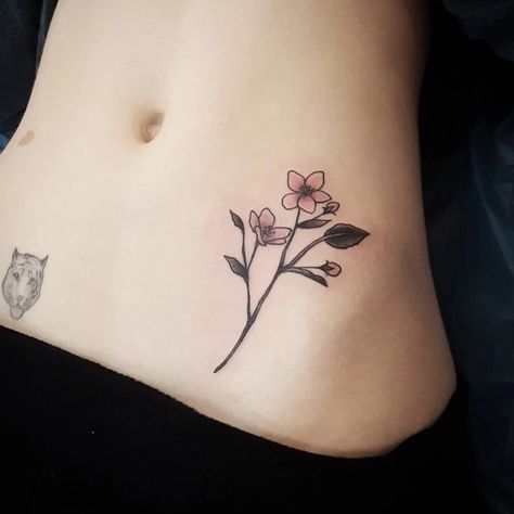 Stomach Tattoos Ideas, Small Stomach Tattoos, Stomach Tattoo Designs, Thigh Sleeve Tattoo, Small White Tattoos, Side Stomach Tattoos, Realistic Flower Tattoo, Button Tattoo, Stomach Tattoos Women