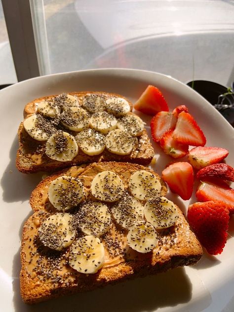 Breakfast Pb And Banana Toast, Pb Banana Toast, Pb Toast, Whole Grain Toast, Health Lunches, Salty Foods, Healthy Food Motivation, Healthy Lifestyle Food, Healthy Clean Eating