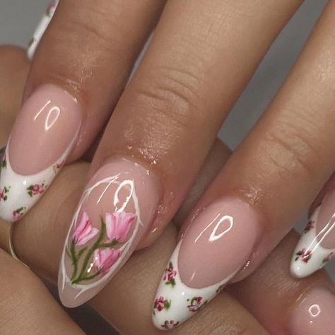 savannah jade💅🏼✨ on Instagram: "little tulips🌷🪞🎀  #tulipnails #nailinspo" Pink Tulip Nails, Naik Designs, Tulip Nails, Celebrity Nails, Tulip Bouquet, February 19, Birthday Nails, Pink Tulips, Chic Nails