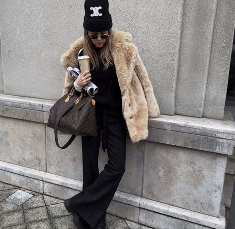 Street wear street style louis vuitton speedy Speedy 30 Outfit, Street Wear Winter, Simple Work Outfits, Lv Speedy, Simple Work, Instagram Coffee, Louis Vuitton Speedy 30, Speedy 30, Street Style Winter