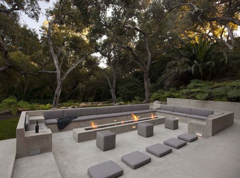 Design Per Patio, Modern Outdoor Lounge, Terrasse Design, Glass Pavilion, Modern Fire Pit, Outdoor Seating Area, Fire Pit Seating, Tree Landscape, Modern Patio