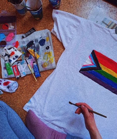 Diy Pride Outfit, Making Stuff, Diy Things, Pride Outfit, Pride Flag, Diy Shirt, Pride Flags, Diy Art, Diy Clothes