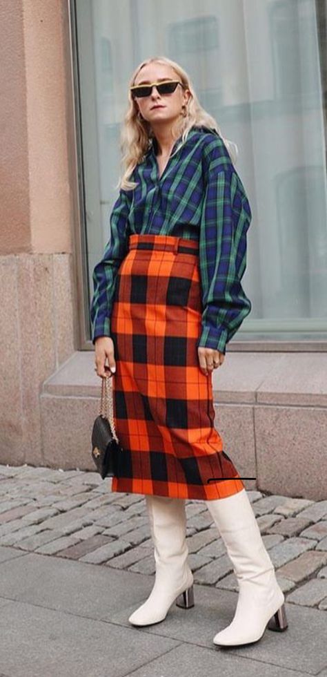 Mixing prints - check print outfits - fall outfit ideas - white boots outfits Mixing Plaids Outfit, Pattern Combinations Outfits, Plaid Boots Outfit, Mixed Plaid Outfit, Print Clash Outfit, Pattern Outfits Mixed, Power Clashing Outfits, Mix Patterns Outfit, Pattern On Pattern Outfit