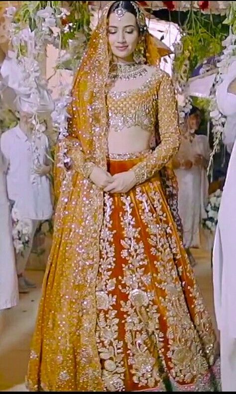 Formal Dinner Dresses, Mehndi Aesthetic, Manish Malhotra Dresses, Reception Lehengas, Couture Lehenga, Lehenga Type, Wedding Lehengas Bridal, Laal Ishq, Nomi Ansari