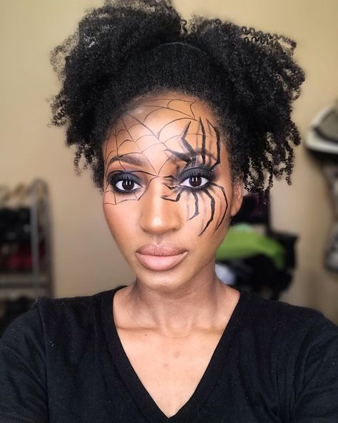 Spiderweb eyeliner is a low-maintenance way to get in the spirit with a last-minute Halloween-themed look. See 18 examples ahead. Halloween Makeup Last Minute, Kids Witch Makeup, Halloween Spider Makeup, Spider Web Makeup, Teaching Ballet, Halloween Makeup For Kids, Spider Makeup, Halloween Makeup Witch, Cute Halloween Makeup