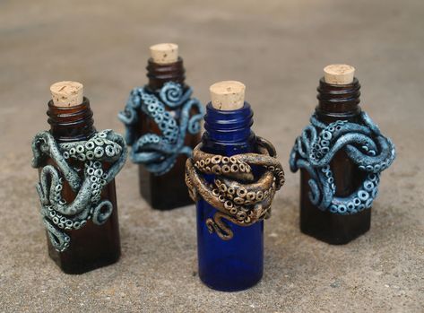 I Make Tiny Monsters Inspired By Nature Out Of Polymer Clay (38 New Pics) Jar Crafts With Clay, Polymer Clay Potion Bottles, Clay On Bottles Art, Polymer Clay Dnd, Fantasy Diy Crafts, Clay Jar Ideas, Polymer Clay Art Sculpture, Halloween Polymer Clay Ideas, Polymer Clay Jar