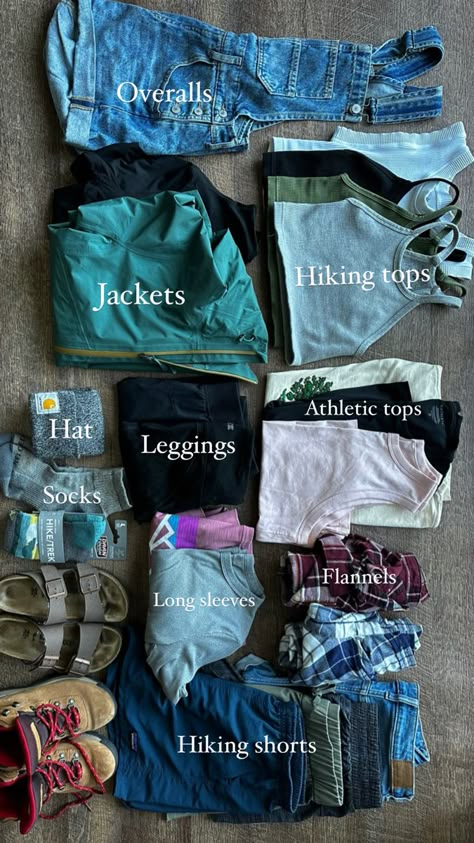 Packing list of clothes to bring while hiking in the PNW! Dont forget to being a waterprood jacket! Packing For Hiking Vacation, Hiking Pack List, Camping Packing List Clothes, Pnw Hiking Outfit Summer, Hiking Trip Packing List Summer, What To Bring On A Hike, What To Bring Hiking, Washington State Packing List, Hiking Capsule Wardrobe For Women