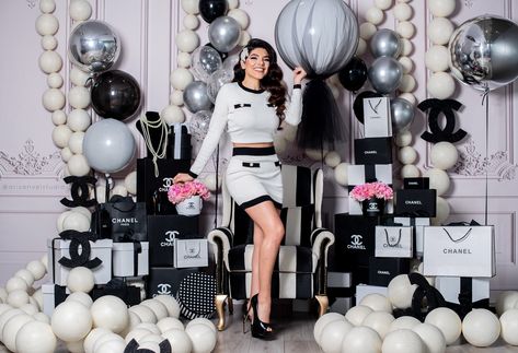 Birthday Chanel Birthday Aesthetic, Chanel Birthday Photoshoot, Photobooth Business, Chanel Photoshoot, Baby Birthday Balloon, Chanel Pictures, Coco Chanel Party, 50th Birthday Party Themes, Chanel Birthday Party