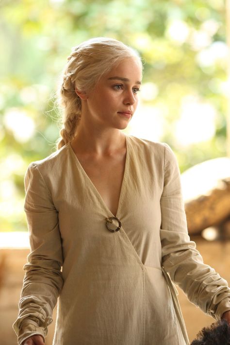 Photos: Game of Thrones Actress Emilia Clarke as Dany | Vanity Fair Best Tv Characters, Emilie Clarke, Khaleesi Hair, Emilia Clarke Daenerys Targaryen, The Mother Of Dragons, Game Of Thrones Costumes, Game Of Throne Daenerys, Gra O Tron, Sansa Stark