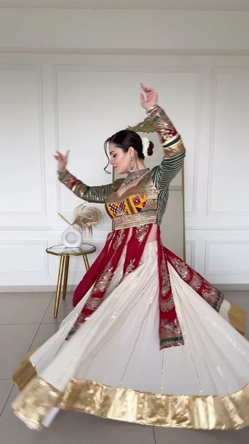 Navratri Chaniya Choli Latest 2024, Unique Navratri Outfits, Navratri Blouse Designs, Navratri Blouse, Navratri 2023, Garba Navratri, Lehenga Navratri, Dandiya Dress, Garba Outfit