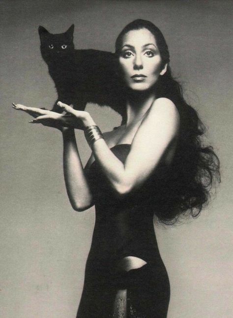 Dark Feminine Aesthetic, A Black Cat, Season Of The Witch, Poses References, Witch Aesthetic, Witchy Woman, Feminine Aesthetic, Black Magic, Divine Feminine