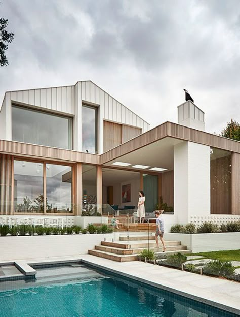 This sympathetic extension to an understated heritage weatherboard at the hands of Tecture looks well into the future for this family of six. Beautiful Beach Houses, Weatherboard House, Contemporary Beach House, House Cladding, Contemporary House Exterior, Beach House Exterior, House Facades, Modern Beach House, Beach House Design