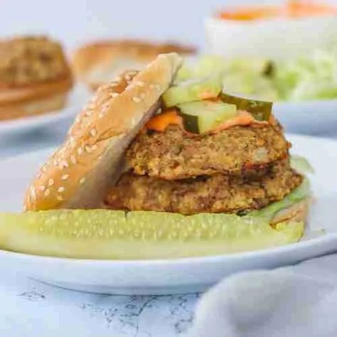 Recipe for Tuna Burgers in the Oven - Attempts At Domestication Tuna Burger Recipe, Burgers In The Oven, Tuna Burgers, Burger Toppings, Canned Tuna, Tuna Recipes, Hamburger Buns, Panko Bread Crumbs, Fresh Garlic