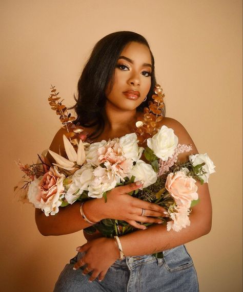 Grad Photoshoot Flowers, 30 Birthday Photo Shoot For Women Black, Flower Arrangements For Photo Shoot, Corrine Bailey Rae Aesthetic, Flower Corset Photoshoot, Flower Birthday Pictures, Glam Shoot Ideas, Flower Inspired Photoshoot, Aestethic Photoshoot Ideas