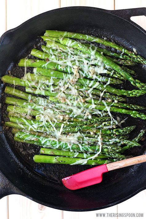 Pan Seared Asparagus, Pan Fried Asparagus, Sauteed Asparagus, Zucchini Tart, Saute Asparagus, Asparagus Garlic, Grilled Asparagus Recipes, Asparagus Recipes Baked, Parmesan Asparagus