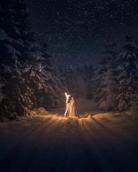 Winter Magic Fairytale, Snow At Night Aesthetic, Yuletide Aesthetic, Jonna Jinton, Christmas Lockscreen, Fairytale Photoshoot, Snow Night, Dark Fairytale, Forest Elf