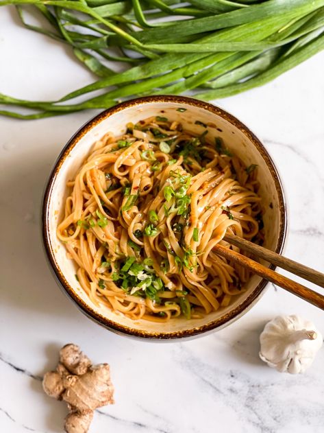 Ginger Scallion Chilli Oil Noodles For The Soul - The Foodie Diaries Instant Ramen Hacks, Chilli Oil Noodles, Garlic Ramen Noodles, Scallion Noodles, Asian Pantry, Garlic Ramen, Chilli Garlic Noodles, Oil Noodles, Ramen Hacks