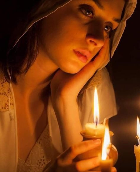 Candlelight Portrait Photography, Woman Holding Candle Photography, Candle Lit Portrait, Candle Light Reference, Holding Fire Pose Reference, Candle Light Photography Portrait, Self Photo Ideas At Home, Candlelit Portrait, Person Holding Candle