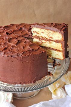 3 Layer French Vanilla Pudding Cake & Chocolate Fudge Frosting | Brown Sugar Vanilla Pudding Cake, Whipped Chocolate Frosting, Gooey Cake, Yellow Cake Recipe, Chocolate Fudge Frosting, Chocolate Frosting Recipes, Bakers Chocolate, Fudge Frosting, Chocolate Icing