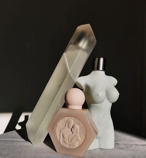 Kim Kardashian Fragrance, Temple Of Aphrodite, Girls Perfume, Kkw Fragrance, Parfum Collection, Jeffrey Star, Jenner Makeup, Glam Aesthetic, Tapered Square Nails