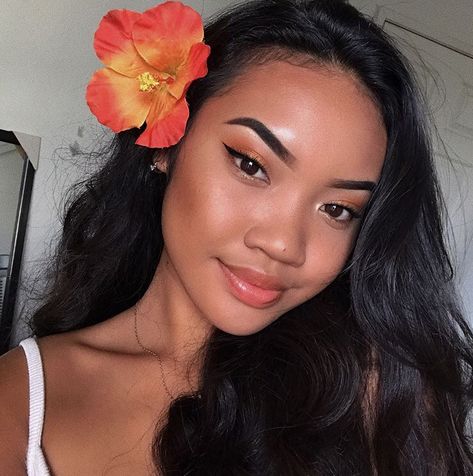 Hawaiian Makeup, Pocahontas Makeup, Moana Makeup, Hawaii Makeup, Disney Princess Makeup, Halloween Make-up Looks, Gold Eyeliner, Extra Clothes, Princess Makeup