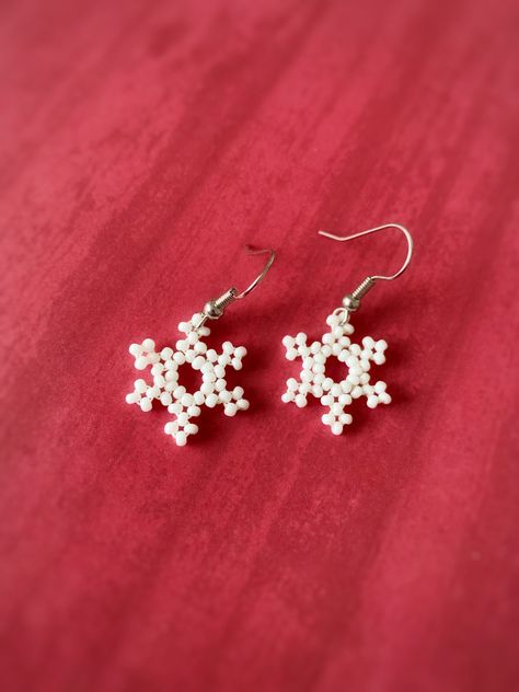 Fun Halloween Earrings, Diy Christmas Earrings, Swarovski Snowflake, Mom Christmas Gifts, Quartz Choker, Jewelry For Mom, Stocking Stuffers For Women, Beaded Snowflakes, 10 Dollars