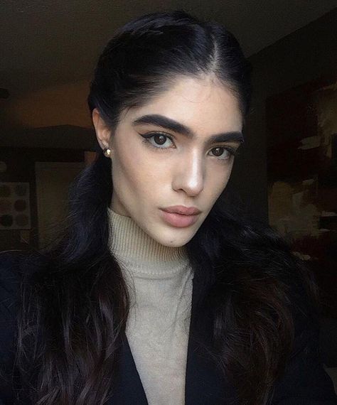 Natalia Castellar #beautiful #beauty #model #fashion #latina #PuertoRico #Ponce Natural Eyebrow Growth, Natalia Castellar, Natural Eyebrows Growth, Big Eyebrows, Eyebrow Trends, Bushy Eyebrows, Black Eyebrows, Brow Stylist, Beautiful Eyebrows