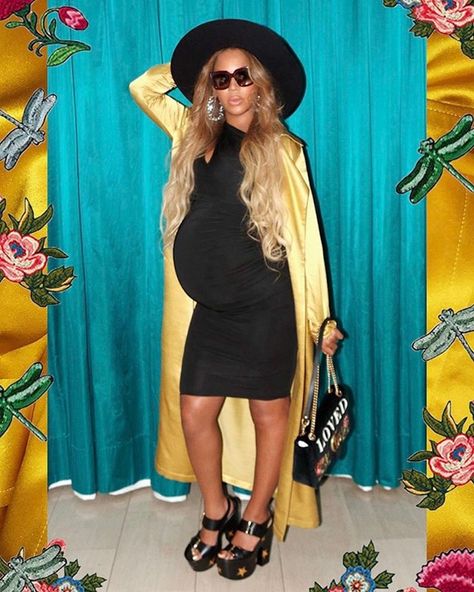 Pregnant Beyonce shows off a gorgeous black Mina Roe dress in this latest photo shoot Beyonce Twin, Beyonce Pregnant, Beyonce Show, Beyonce Instagram, Beyonce Fans, Beyonce Knowles Carter, Pregnant Celebrities, Beyoncé Giselle Knowles-carter, Beyoncé Giselle Knowles