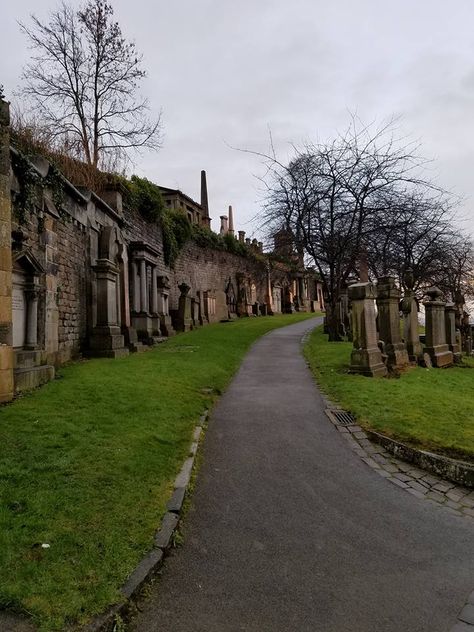 Kuroshitsuji Aesthetic, Glasgow Aesthetic, Scottish Photography, Necropolis Glasgow, Glasgow Landmarks, Glasgow Buildings, Glasgow Necropolis, Glasgow History, Graveyard Shift