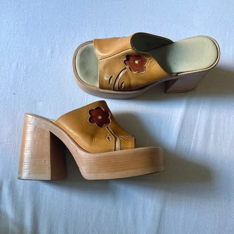 Vintage Chunky Sandals, Vintage Platform Sandals, Earthy Shoes, 70s Sandals, 90s Platform Sandals, Shoes 70s, 70s Platform Shoes, Platform Sandals Outfit, Sandals Aesthetic