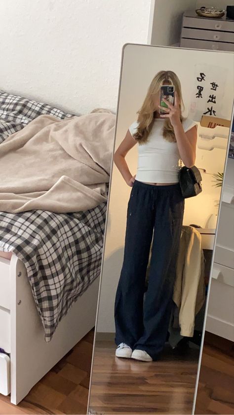 Basic Fashion Aesthetic, Style Inspo For School, Basic Outfit Inspo Casual, Basic British Girl Outfits, Stolkhome Girl Aesthetic Outfits, Basic British Girl Aesthetic, British Girl Outfits, Basic White Girl Style, Badic White Girl Style