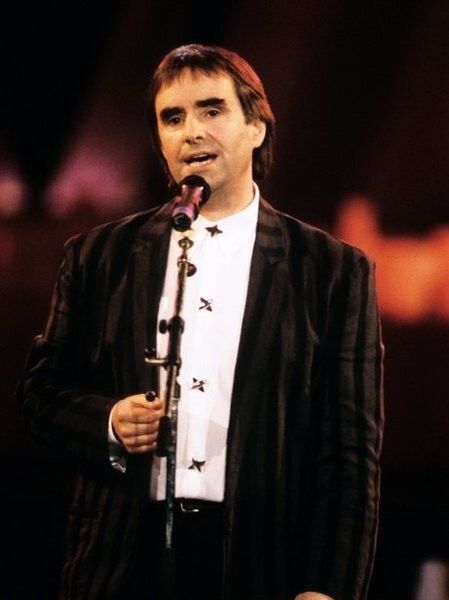 Chris de Burgh Christmas Radio, Chris De Burgh, Song Titles, Soundtrack To My Life, Alternative Rock, Music Genres, My Favorite Music, Pop Rocks, Hard Rock