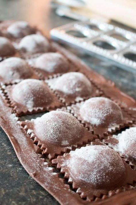 Chocolate Ravioli, Chocolate Pastries, Raspberry Sauce Recipe, Chocolate Mascarpone, Chocolate Pasta, Mascarpone Filling, Nutella Desserts, Raspberry Sauce, Unique Desserts