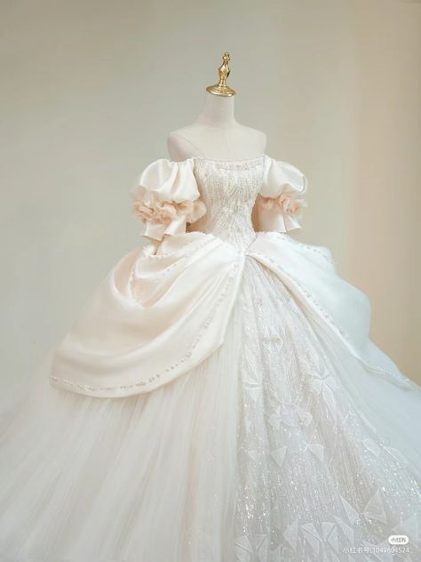 Princess Ballgown Wedding Dresses, Wedding Dresses Ball Gown Fairytale, Big Wedding Dresses, Pretty Quinceanera Dresses, Fairy Tale Wedding Dress, Pretty Wedding Dresses, Fancy Wedding Dresses, Old Fashion Dresses, Princess Ball Gowns