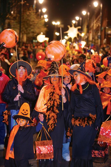 The best place to show off your costume creation? The Banks of the Foyle Halloween Carnival in Derry~Londonderry, Europe’s biggest Halloween celebration. Celtic Ireland, Origin Of Halloween, Celtic Festival, Halloween Traditions, All Saints Day, European Culture, Irish Heritage, Different Holidays, Irish Traditions