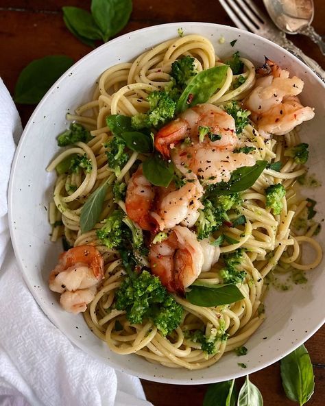 Chicken With Buttermilk, Hot Honey Fried Chicken, Honey Fried Chicken, Shrimp Scampi Pasta, Scampi Pasta, Broccoli Crowns, Shrimp And Broccoli, Sauteed Shrimp, Broccoli Pasta