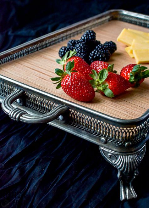 I found these old casserole servers missing their dish at a garage sale. They were so easy to turn into beautiful trays that could be used to organized kitchen counters, a cute nightstand tray, coffee table tray, fruit and cheese tray or serving platter. The possibilities are endless with this easy DIY silver tray makeover! Metal Casserole Holder Repurpose, What To Do With Old Silver Trays, Silver Trays Decor Ideas Kitchen, Silver Serving Tray Decor Ideas, Silver Platter Decor Ideas, Silver Tray Makeover, Organized Kitchen Counters, Silver Tray Repurpose, Metal Tray Makeover