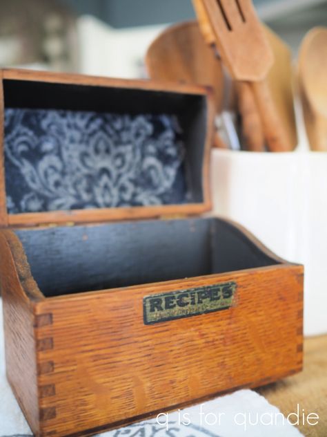 Recipe Card Box Diy, Diy Recipe Box Wood, Wooden Recipe Box Ideas, Recipe Storage Ideas, Recipe Box Ideas, Recipe Box Makeover, Painted Recipe Box, Recipe Box Diy, Woodshop Ideas