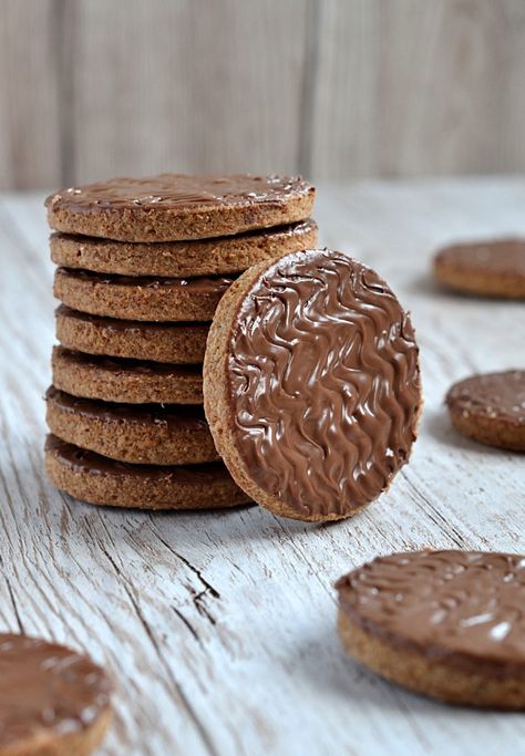 Chocolate Digestives - Baking with Granny Biscuits Packaging, Chocolate Biscuits, Biscuits Recipe, Digestive Biscuits, British Food, Biscuit Cookies, Home Baking, Tea Cakes, Biscuit Recipe