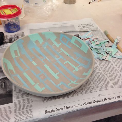 Intermediate Ceramics. Newspaper resist with underglaze painting. Paper Resist Ceramics, Under Glaze Painting Ceramics, Clay Mug Ideas, Cool Pottery Ideas, Underglaze Designs, Ceramic Underglaze, Underglaze Painting, Surface Techniques, Carved Pottery