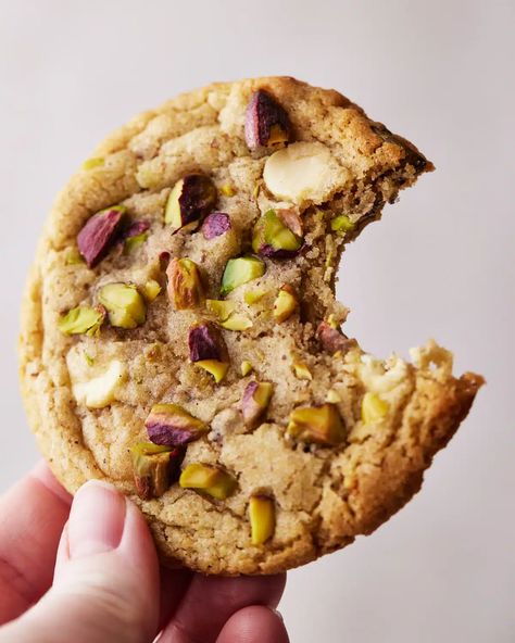 Pistachio Cake Mix Cookies, Pistachio Soft Cookies, Honey Pistachio Cookies, Italian Pistachio Cookies Recipe, Bonni Bakery, Pistachio Cookies Recipe, Pistachio Desserts, Pistachio Cookie, Cranberry Pistachio Cookies