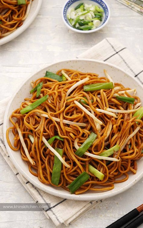 Plain Chow Mein Plain Chow Mein Recipe, Plain Chow Mein, Peanut Butter Noodles Recipe, Salt And Chilli Chicken, Stir Fry Noodles Recipe, Fresh Egg Noodles, Fakeaway Recipes, Chow Mein Recipe, Chicken Chow Mein