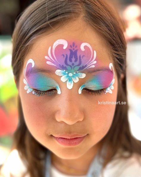 Princess Facepainting - Kristina Art Barbie Facepainting, Barbie Face Paint, Princess Face Paint, Face Painting Ideas Princess, Princess Crown Face Paint, Princes Face Paint Easy, Face Paint Princess Crown, Disney Face Painting, Easter Face Paint