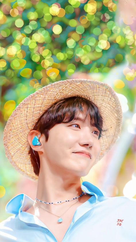 Cute J-hope, Wallpaper Jhope, Jhope Bts Wallpaper, Hope Wallpaper, Hobi Bts, Hope Photos, Jhope Cute, Male Artist, Bts Girl