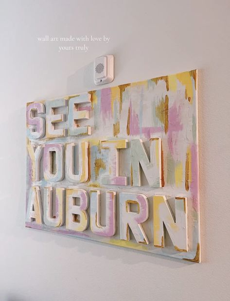 Plain Wall Ideas, Auburn Painting, Dorm Paintings, College Living Rooms, College Dorm Room Inspiration, College House Decor, Dorm Room Styles, Dorm Design, Dream Dorm