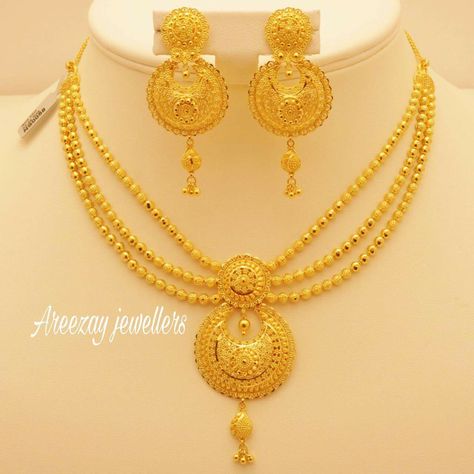 Indian Gold Necklace Designs, Antique Gold Necklace, African Jewellery, Gold Jewelry Outfits, Gold Necklace Indian, Gold Mangalsutra Designs, Gold Necklace Indian Bridal Jewelry, Gold Bridal Jewellery Sets, Necklace Indian