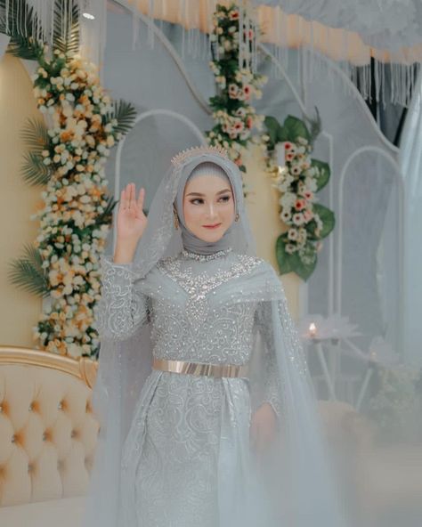 Dress Pengantin Hijab, Gawn Dress, Make Up Pengantin Hijab, Dress Pengantin, Pengantin Modern, Raya Dress, Pose Pengantin, Bridal Hijab Styles, Muslim Wedding Gown